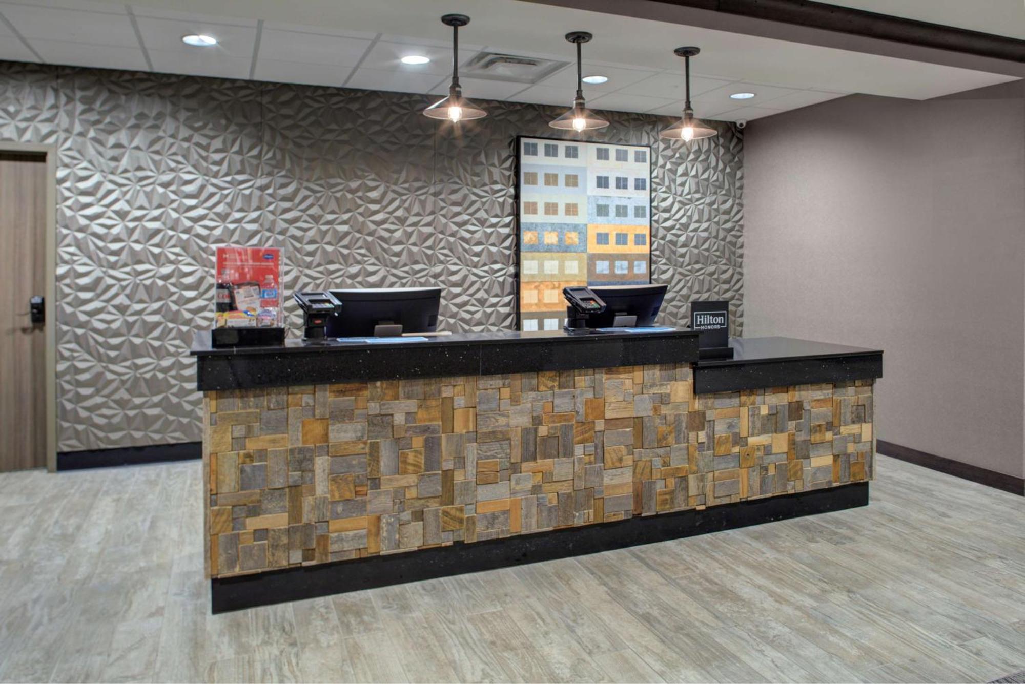 Hampton Inn & Suites Columbus Scioto Downs Exterior photo